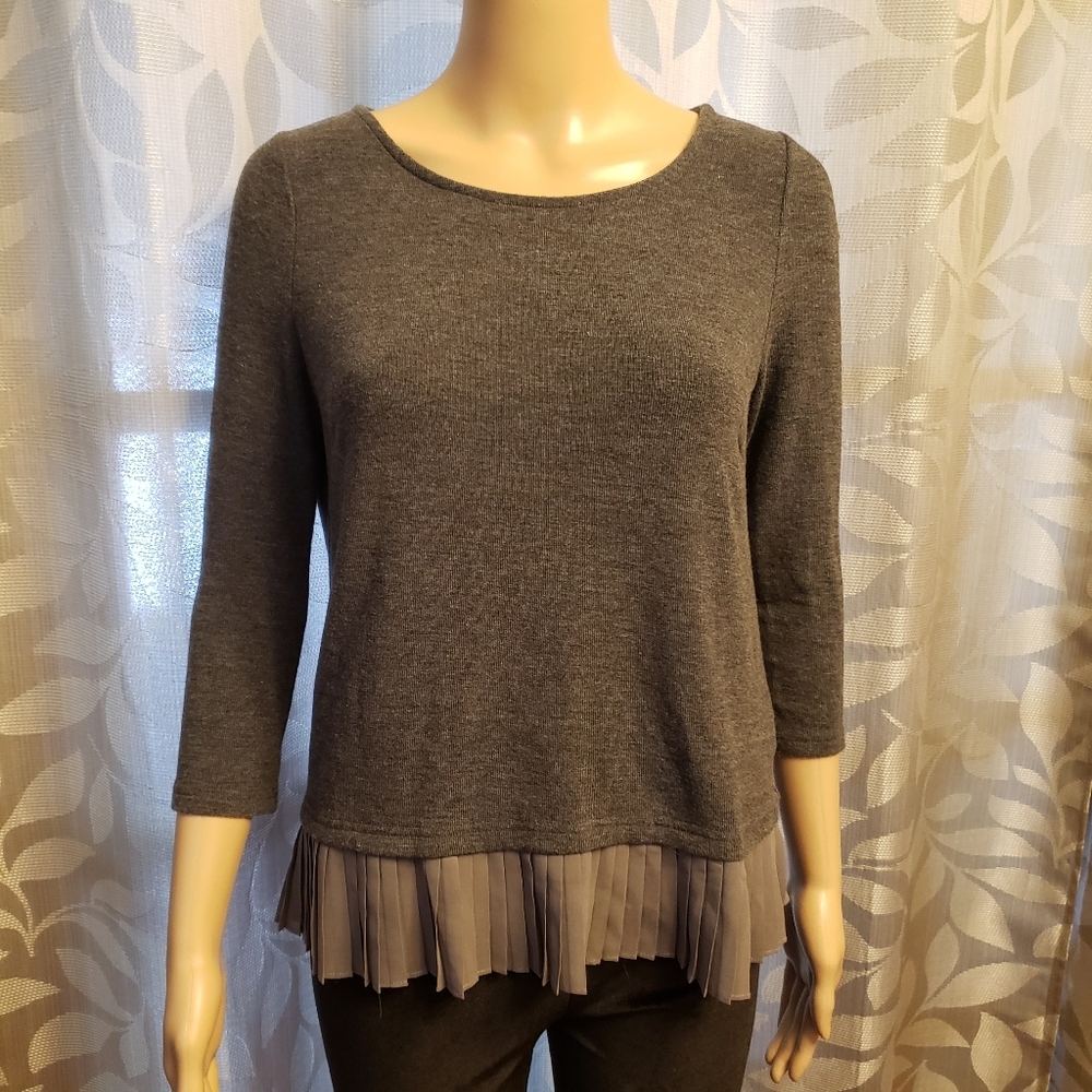 Gray Sweater with Pleated Ruffle Bottom - Picture 2 of 12